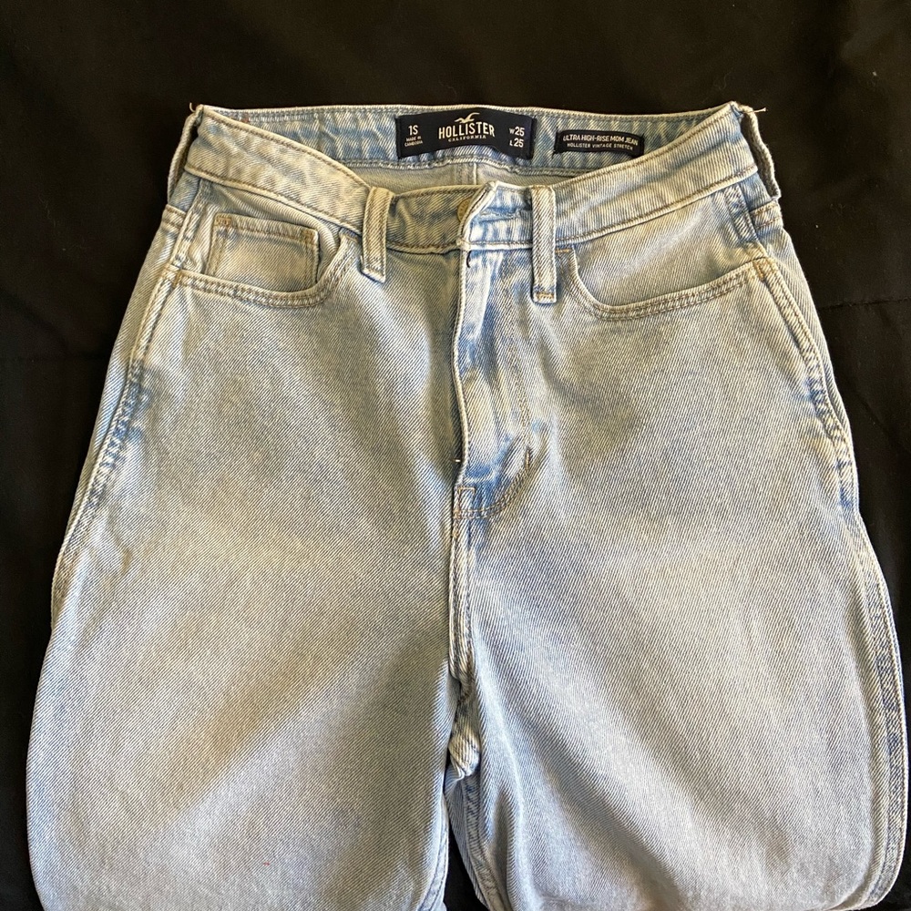 hollister high rise mom jeans